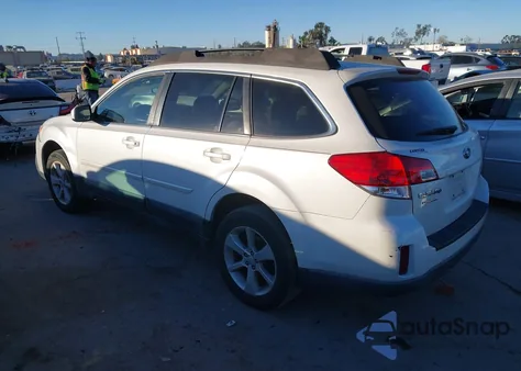 2013 Subaru Outback 2.5I Premium z USA, uszkodzony, nr VIN 4S4BRCCC7D3267528
